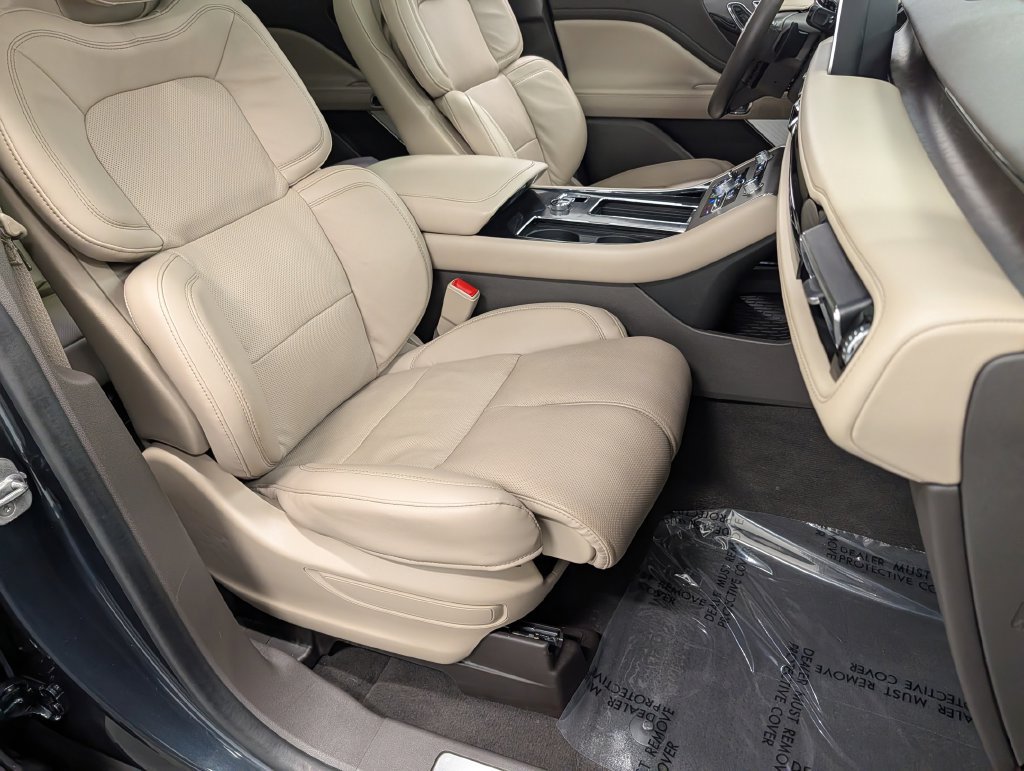 Used 2023 Lincoln Aviator Reserve w/ Equipment Group 201A AWD/4WD image 30
