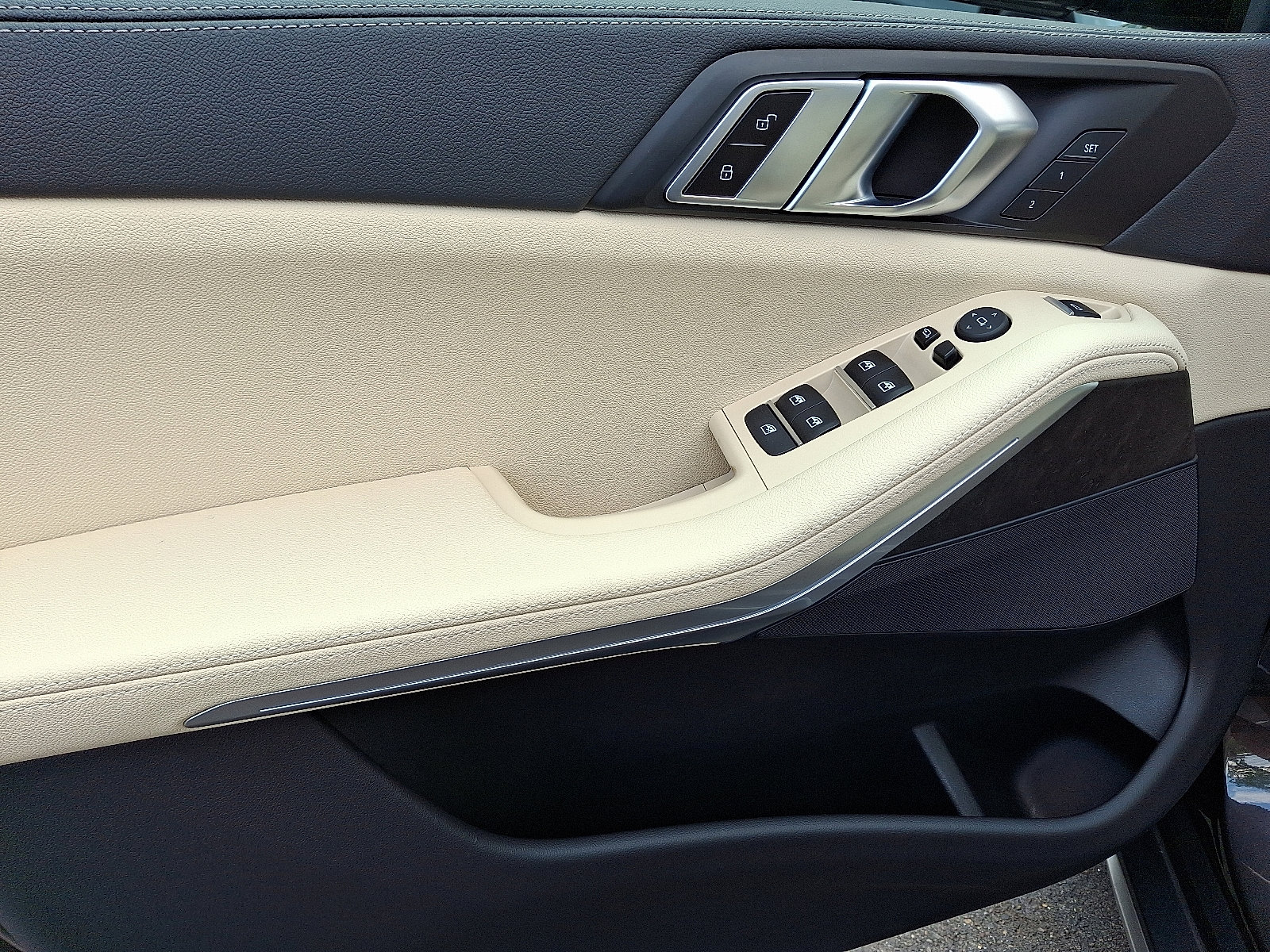 Used 2022 BMW X5 xDrive40i w/ Premium Package image 12