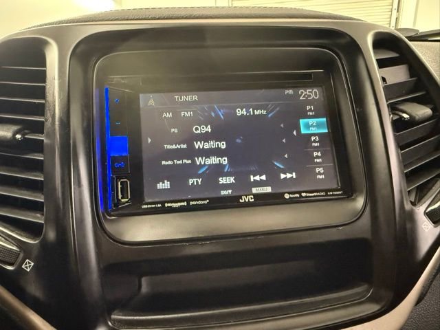 Used 2015 Jeep Cherokee Sport image 19