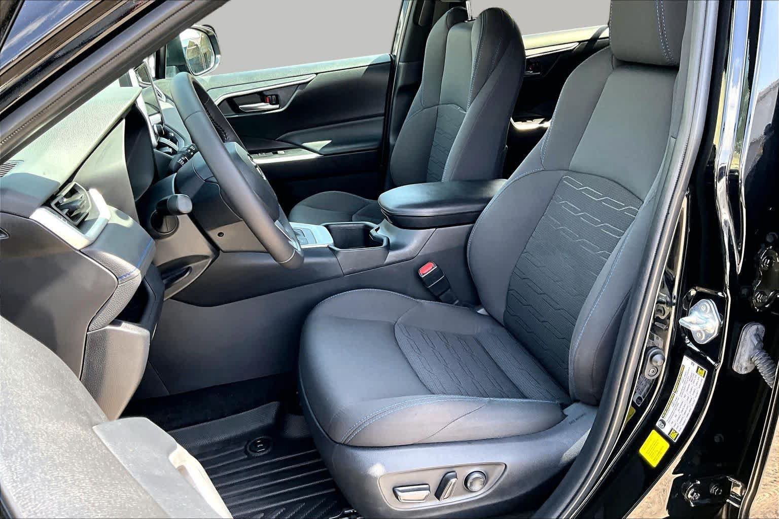 Used 2024 Toyota RAV4 SE AWD/4WD image 10