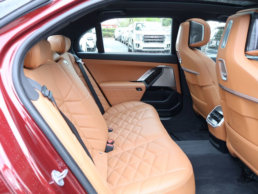 Used 2023 BMW 740i w/ Parking Assistance Package image 40