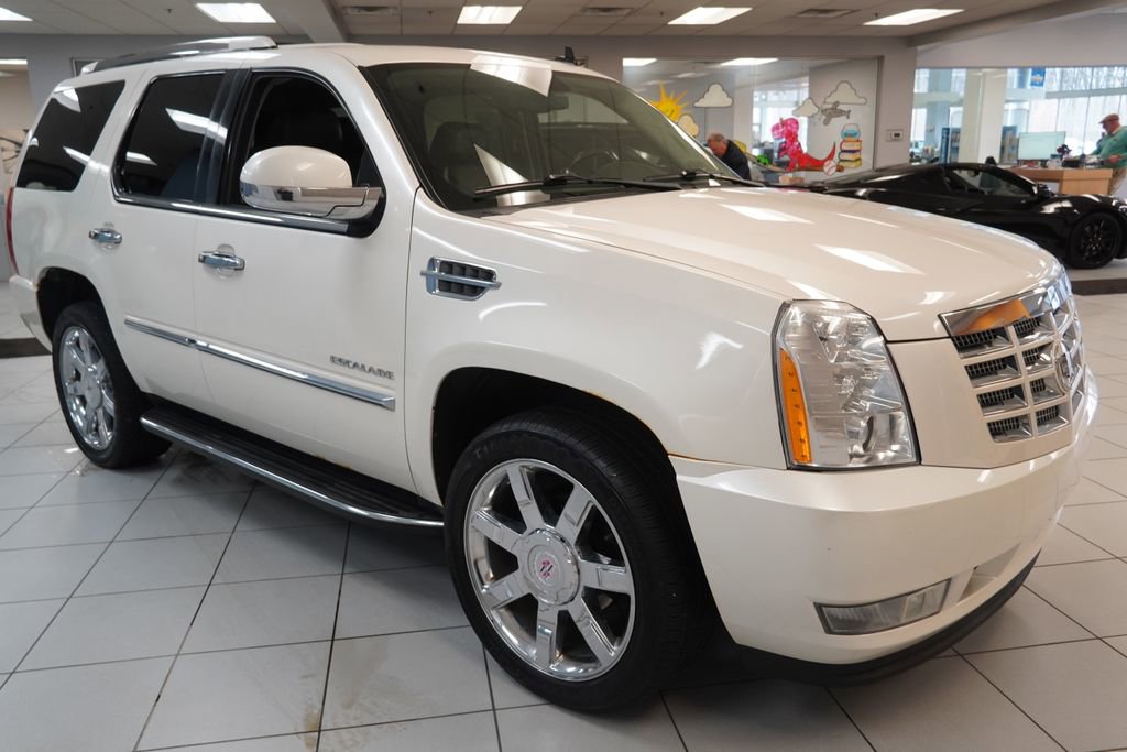 Used 2011 Cadillac Escalade Luxury image 15