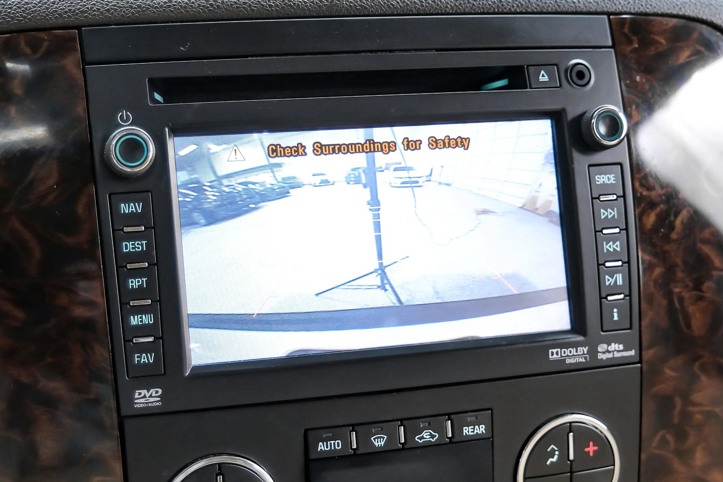 Used 2014 GMC Yukon Denali RWD image 25