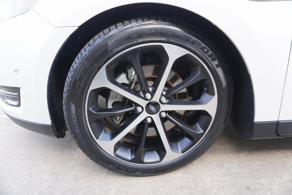 Used 2016 Ford Taurus SHO w/ Equipment Group 401A image 29