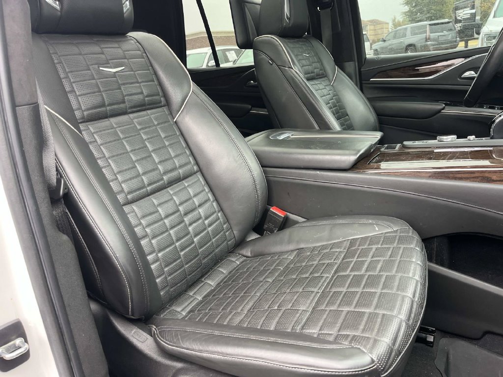 Used 2021 Cadillac Escalade Sport Platinum w/ LPO, ONYX Package AWD/4WD image 32
