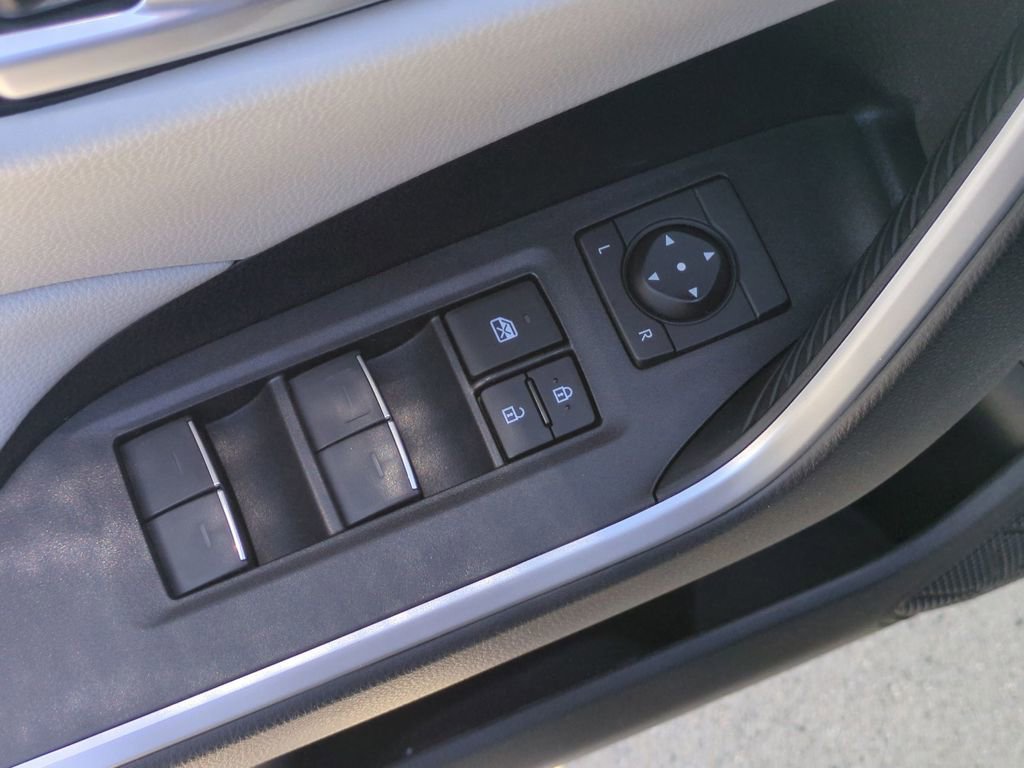 Used 2025 Toyota RAV4 XLE AWD/4WD image 14