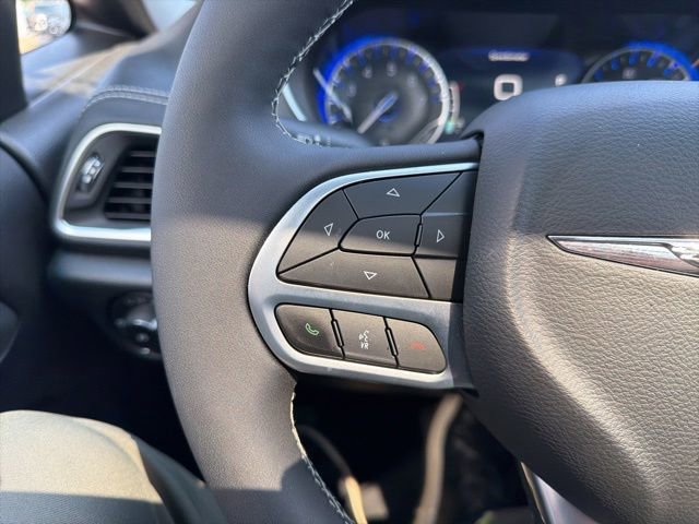 Used 2026 Chrysler Pacifica Limited FWD image 22