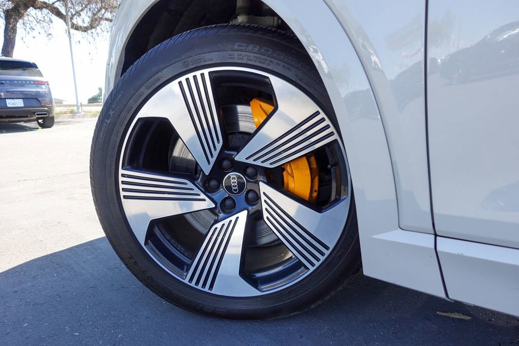 Used 2022 Audi e-tron Premium Plus w/ Premium Plus Package image 8