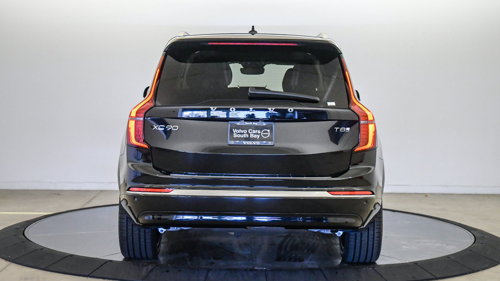 New 2026 Volvo XC90 T8 Plus w/ Protection Package AWD/4WD image 3