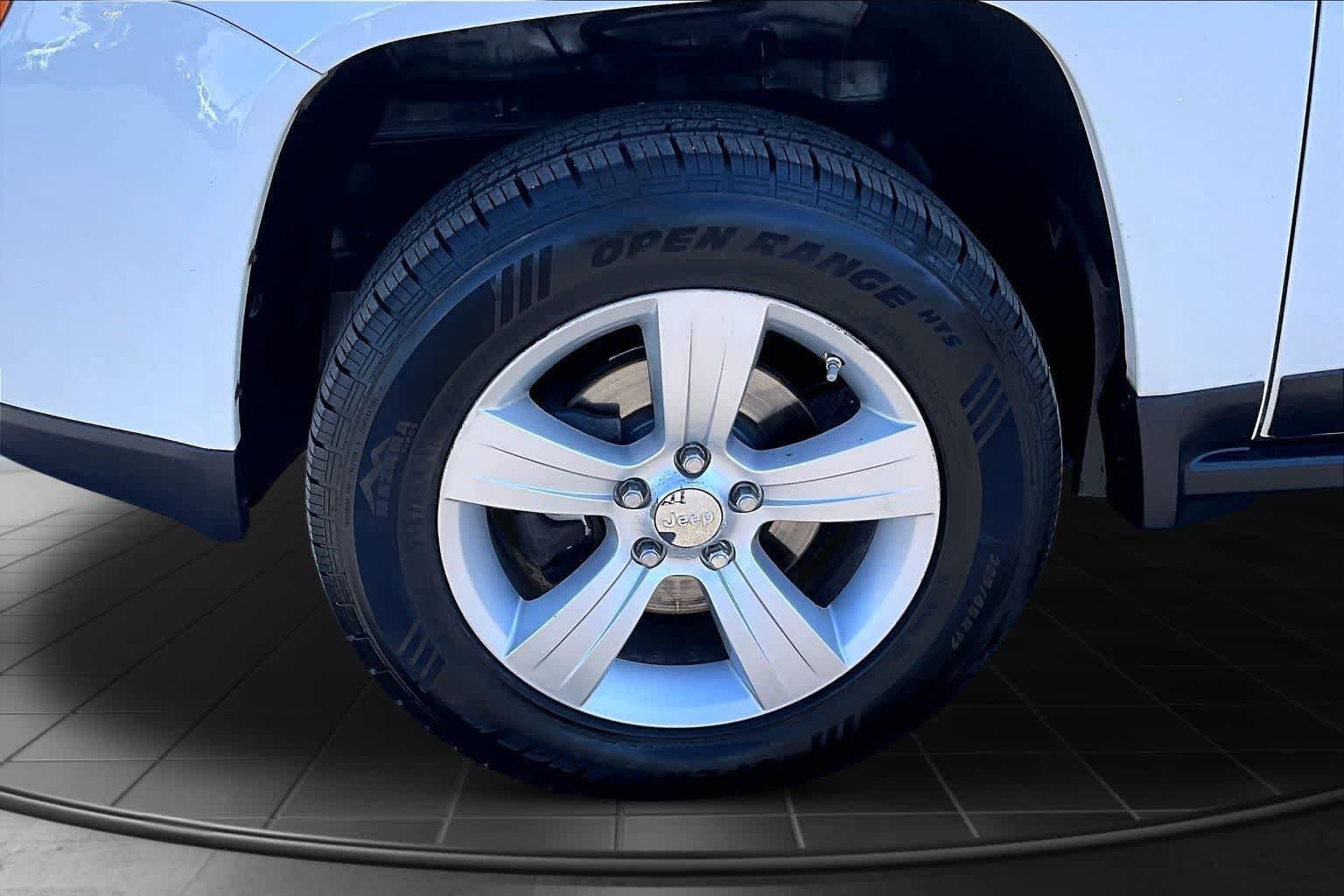 Used 2012 Jeep Compass Sport AWD/4WD image 8