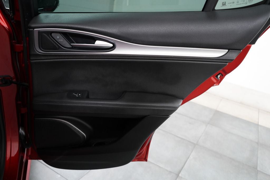Used 2023 Alfa Romeo Stelvio Veloce AWD/4WD image 32