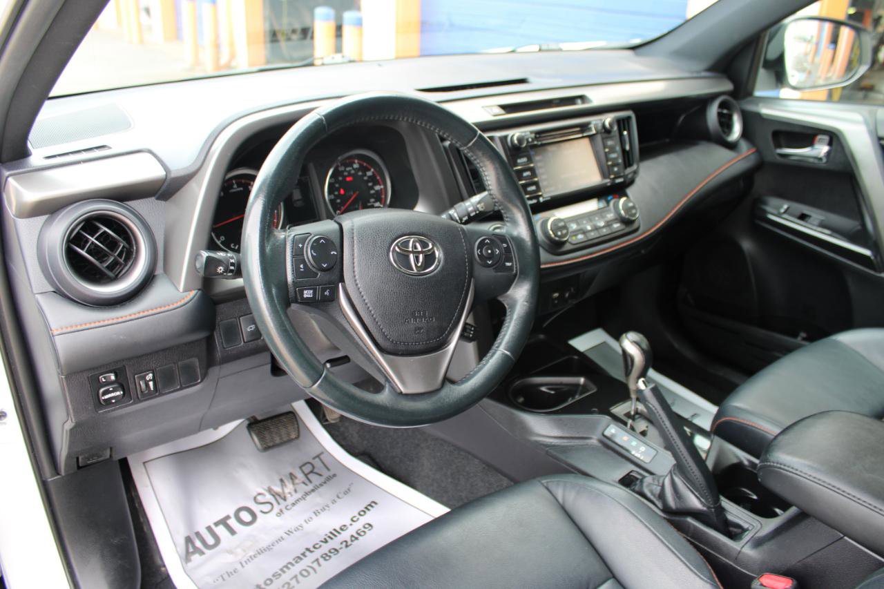 Used 2016 Toyota RAV4 SE FWD image 13