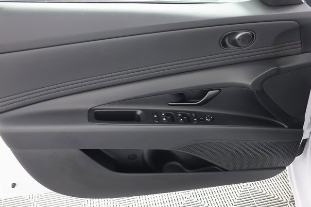 Certified 2025 Hyundai Elantra Sport image 24