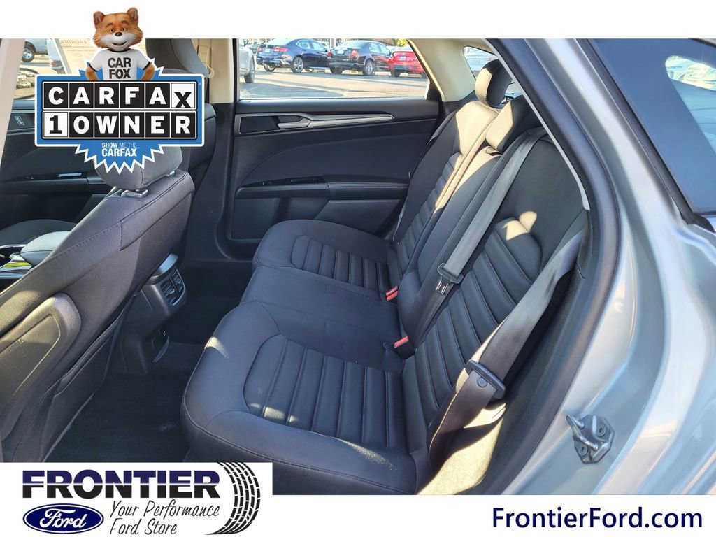 Used 2016 Ford Fusion SE image 10