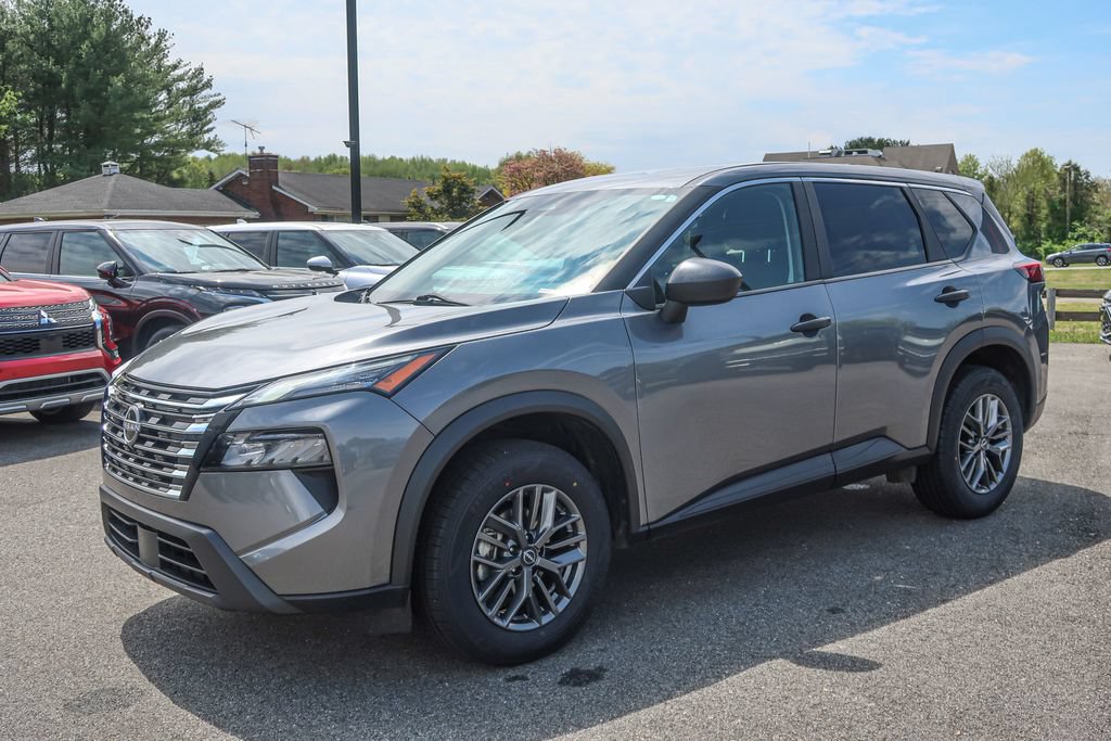 Used 2024 Nissan Rogue S FWD image 3