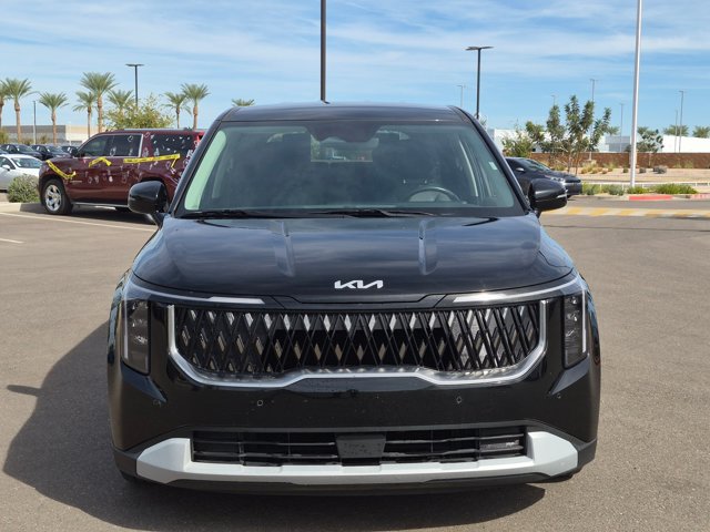 Used 2025 Kia Carnival FWD image 2