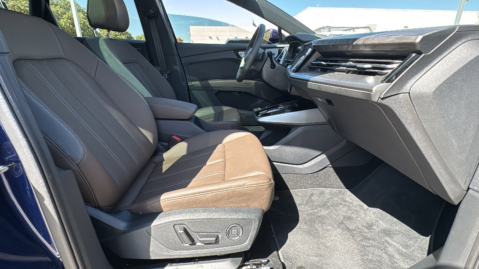 Used 2026 Audi Q4 e-tron Premium w/ Convenience Package image 27