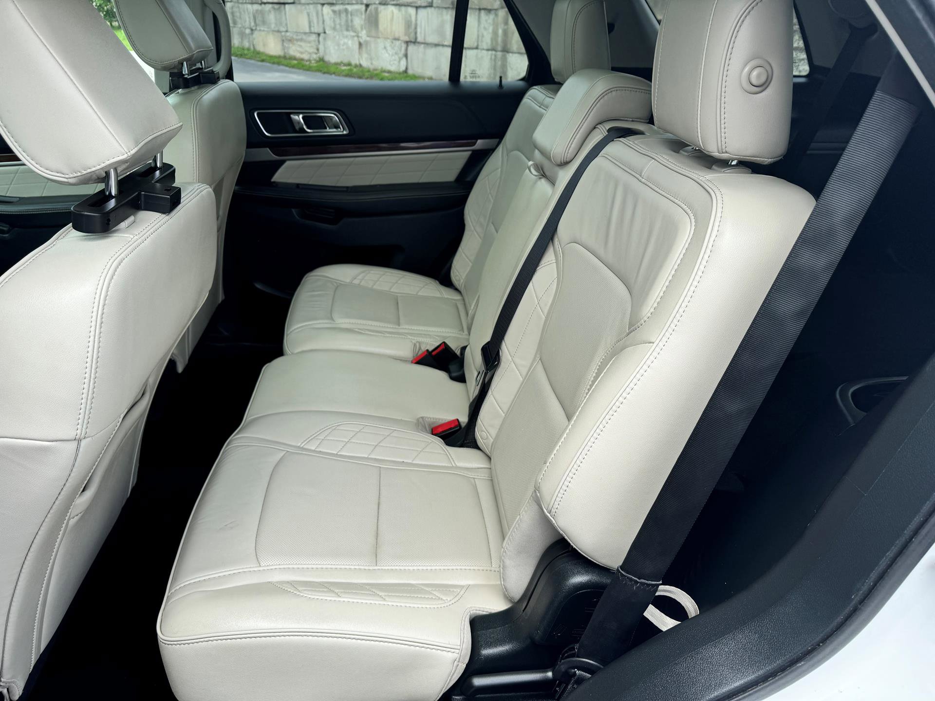 Used 2018 Ford Explorer Platinum image 12