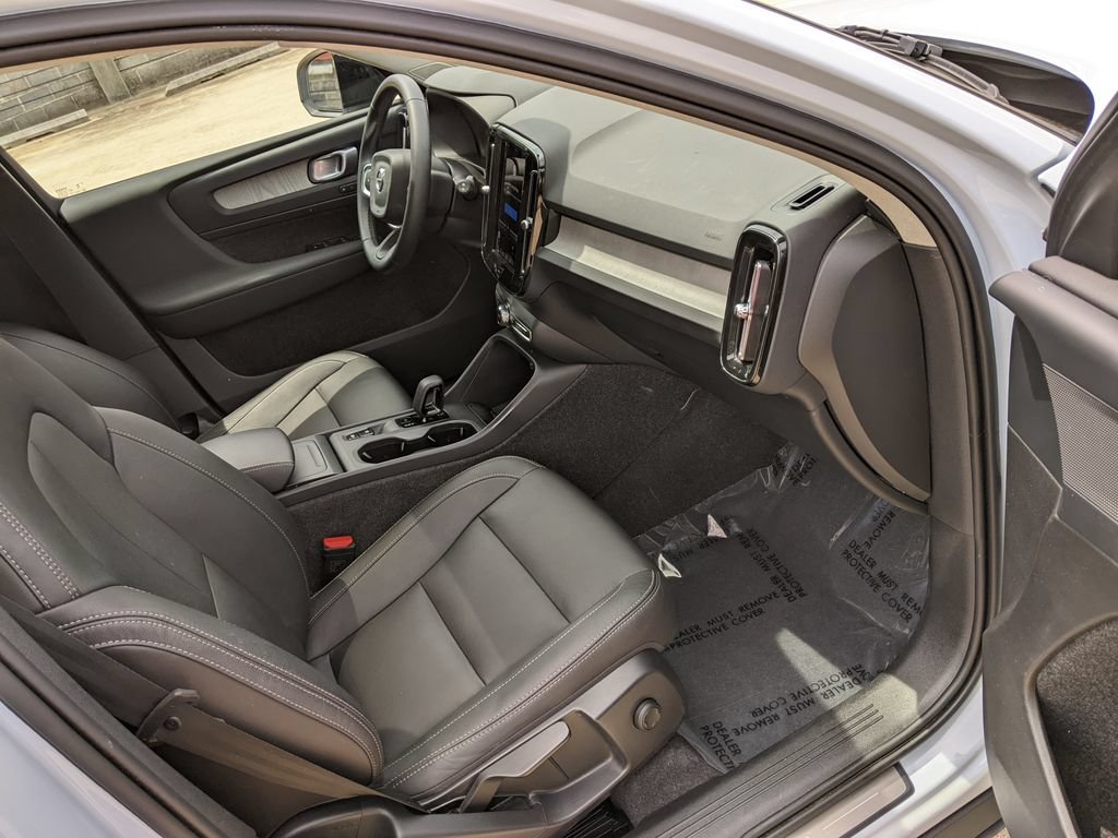 Certified 2024 Volvo XC40 B5 Core AWD/4WD image 22