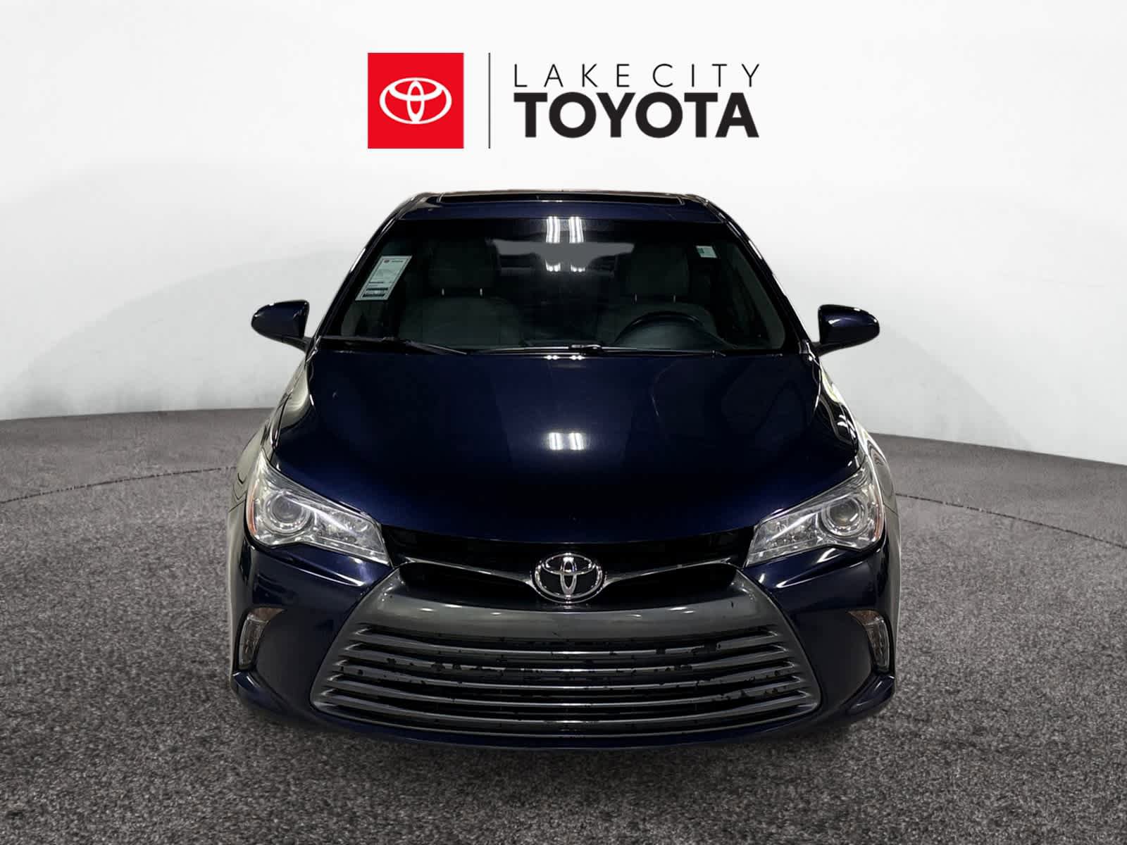 Used 2017 Toyota Camry XLE FWD image 14