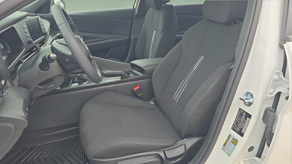 Certified 2026 Hyundai Elantra Sport FWD image 14