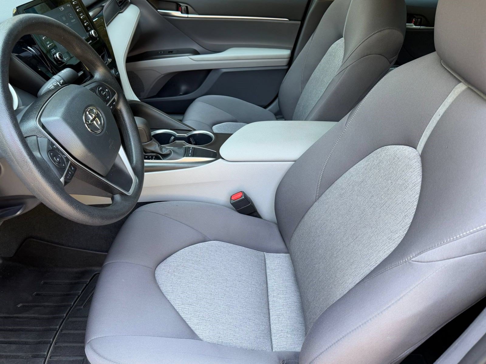 Used 2024 Toyota Camry LE FWD image 5
