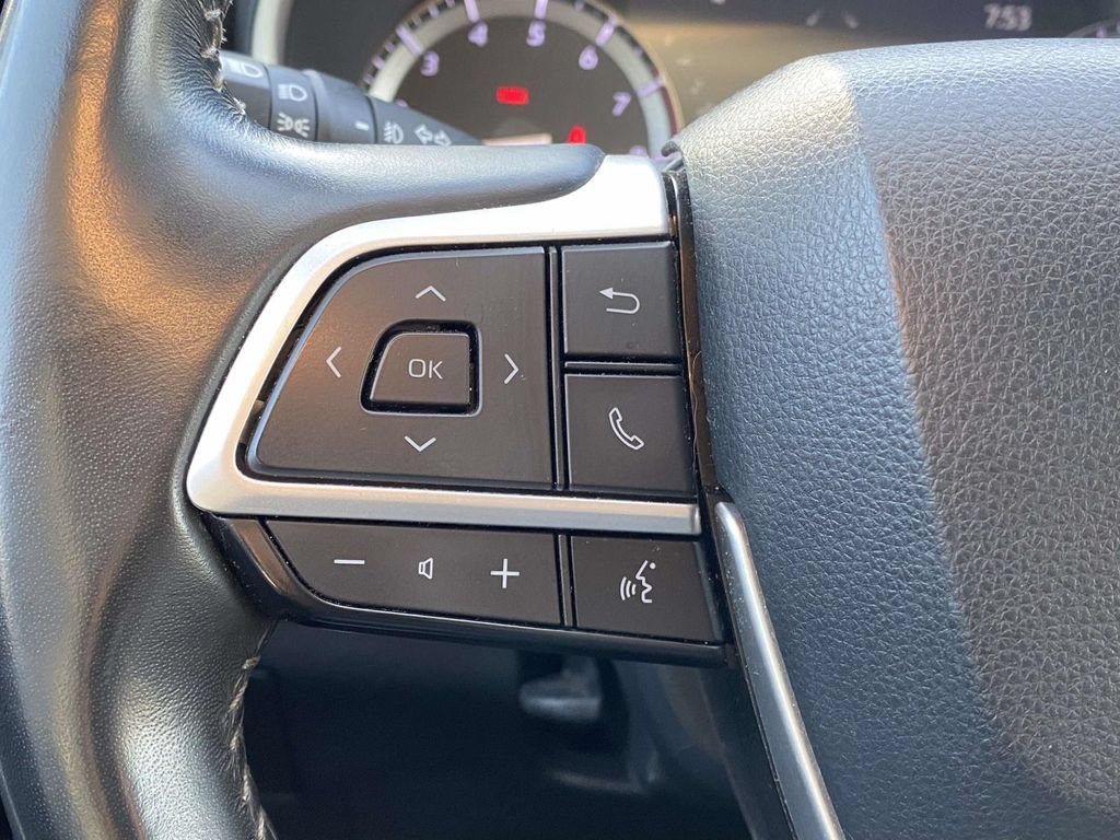 Used 2022 Toyota Highlander XLE AWD/4WD image 20