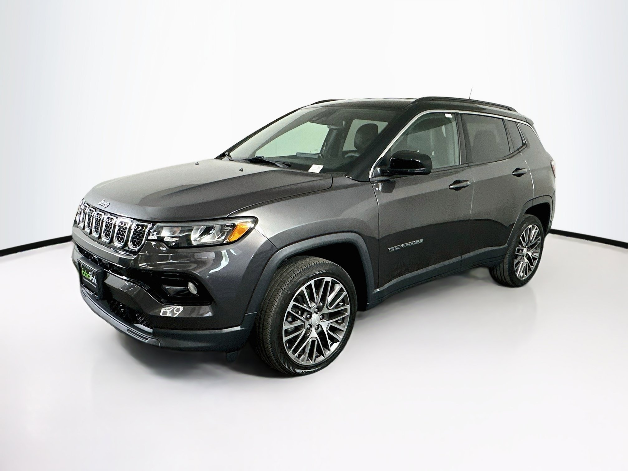 Used 2023 Jeep Compass Limited w/ Elite Group AWD/4WD image 3
