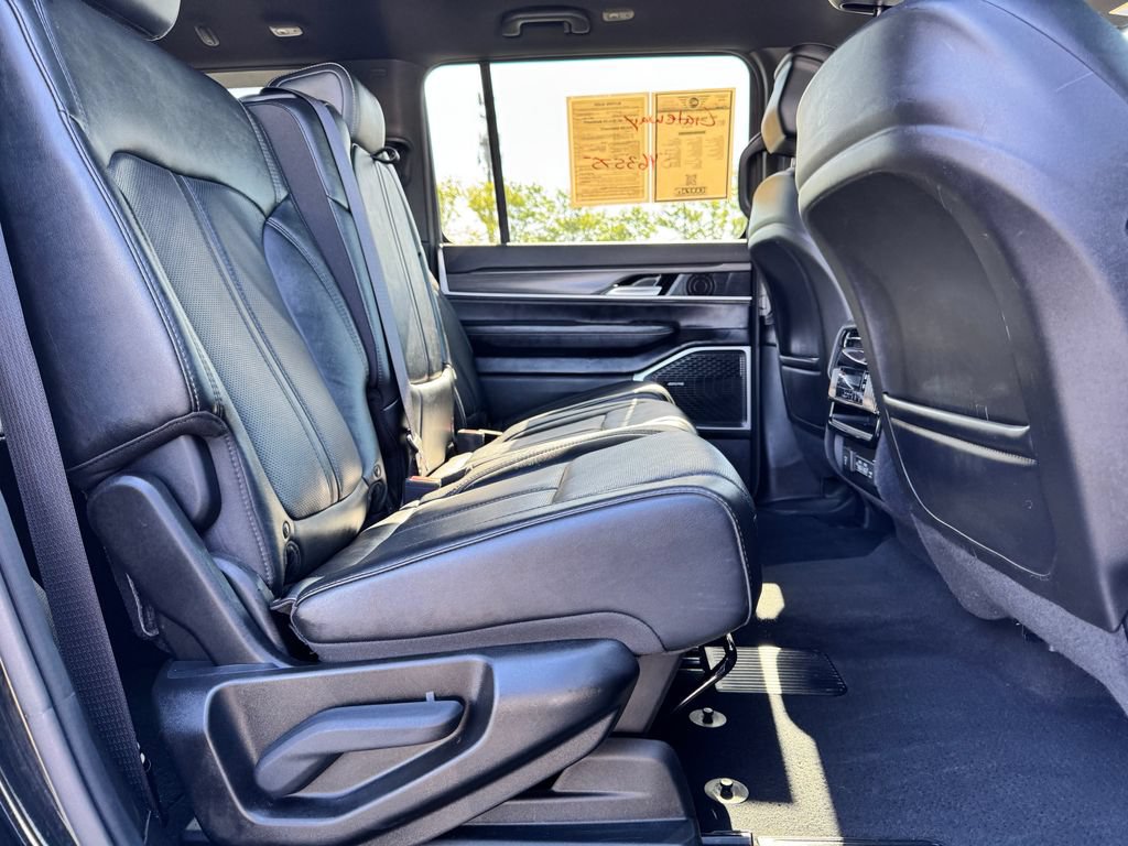 Used 2023 Jeep Wagoneer Series II AWD/4WD image 14