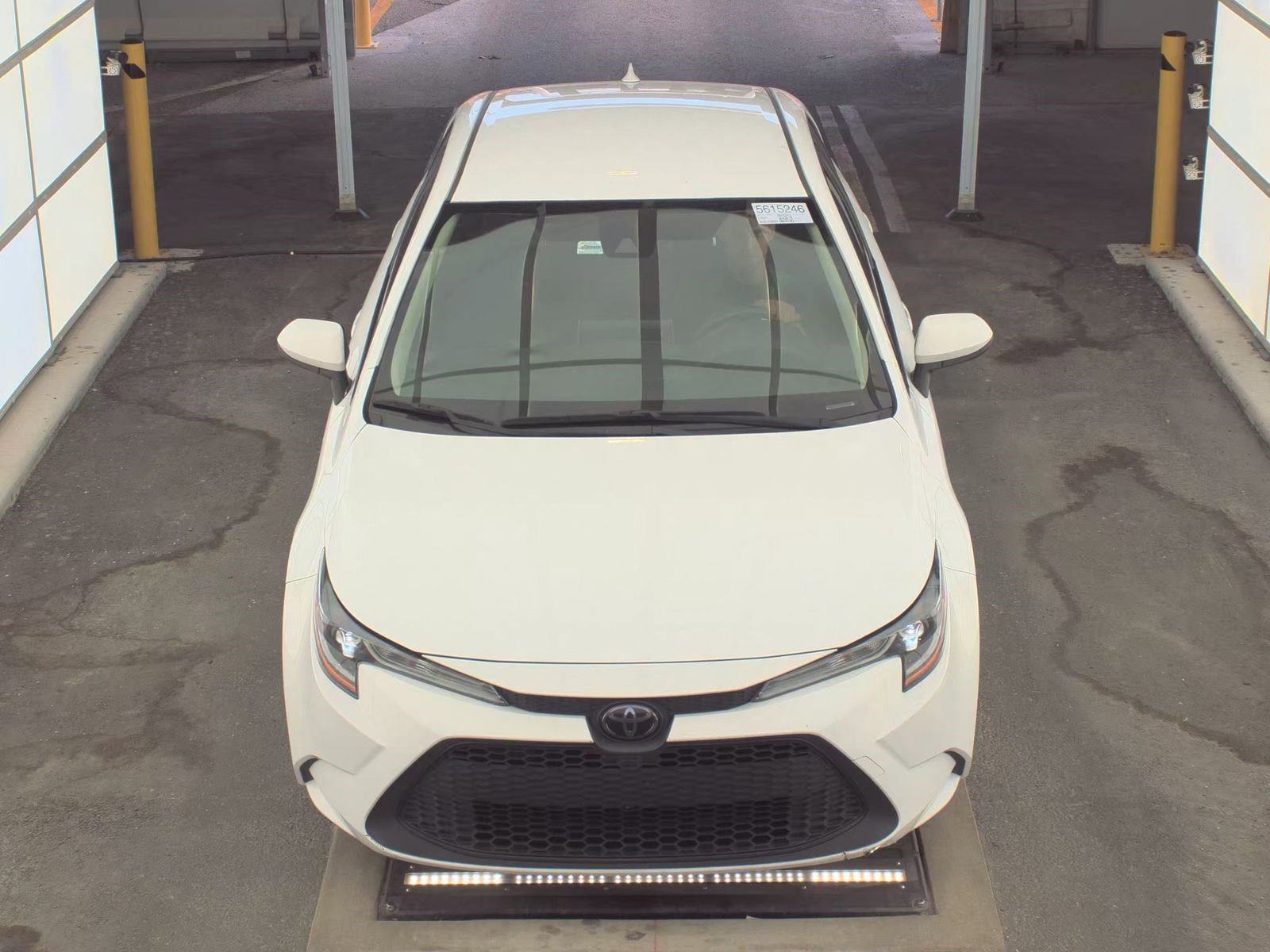 Used 2021 Toyota Corolla LE FWD image 2