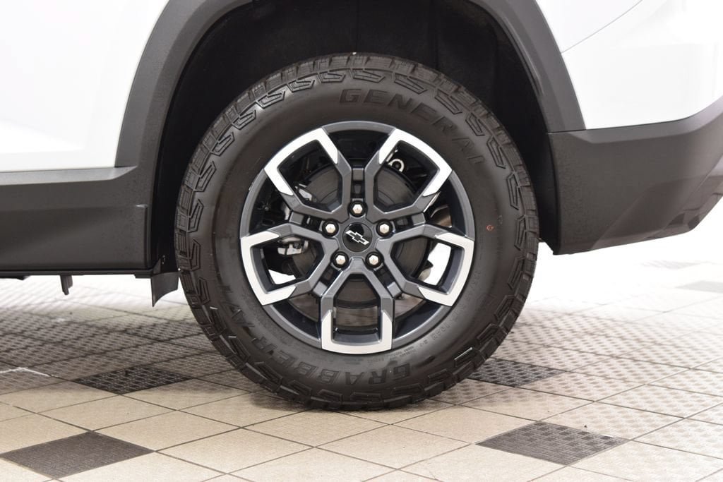 New 2027 Chevrolet Equinox ACTIV w/ Safety and Technology Package FWD image 28