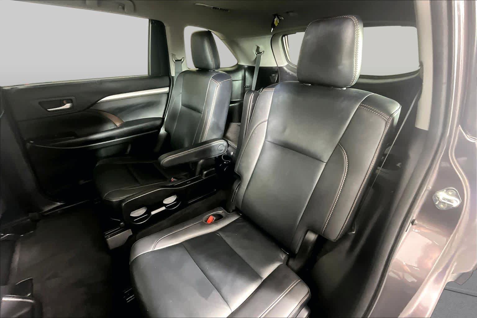 Used 2019 Toyota Highlander XLE AWD/4WD image 19