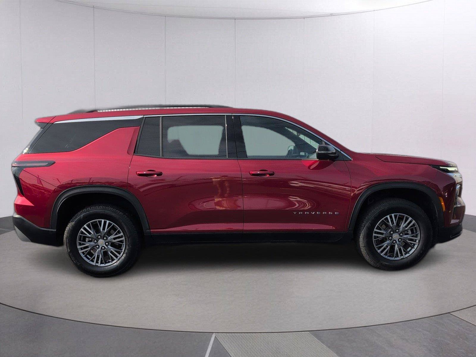 Certified 2025 Chevrolet Traverse LT FWD image 8