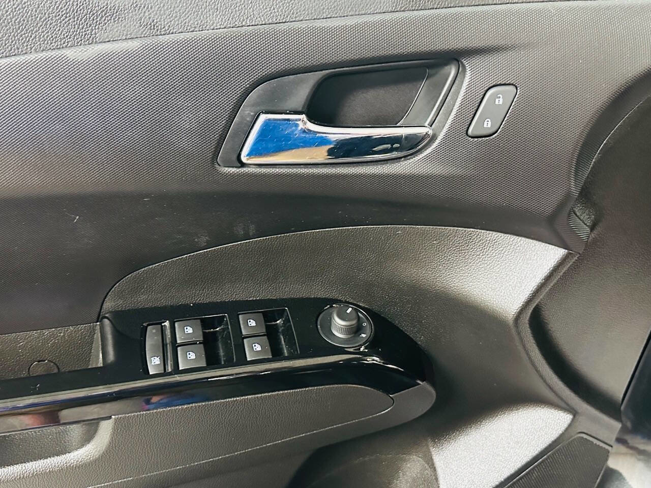 Used 2019 Chevrolet Sonic LT w/ Convenience Package FWD image 22