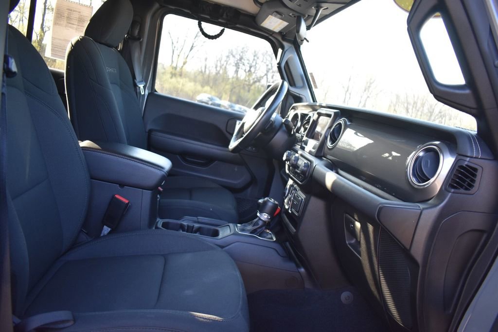 Used 2021 Jeep Wrangler Unlimited Sahara AWD/4WD image 15