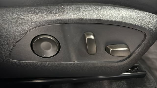 Used 2025 Buick Enclave Preferred AWD/4WD image 33