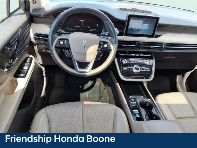 Used 2022 Lincoln Corsair Grand Touring w/ Towing Package AWD/4WD image 12