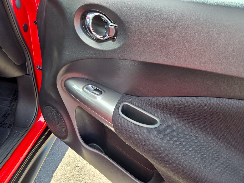 Used 2016 Nissan Juke S FWD image 26