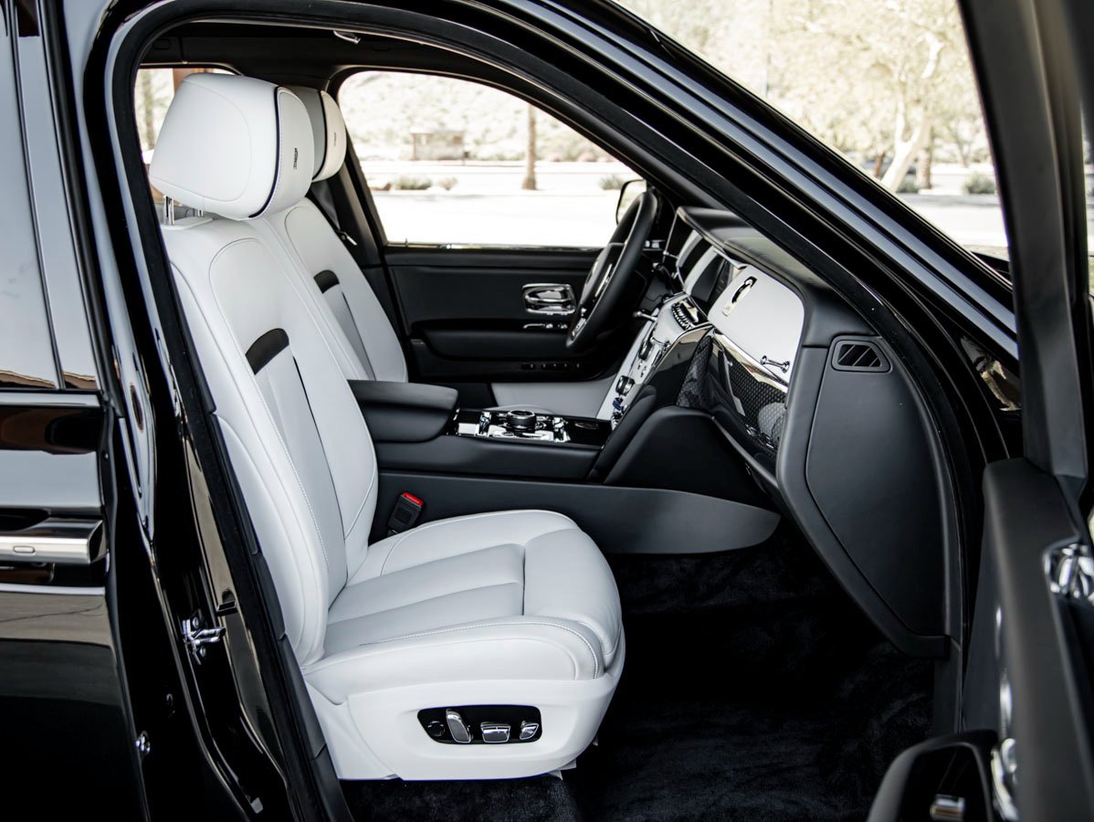 Used 2024 Rolls-Royce Cullinan Black Badge w/ Driver's Package image 31