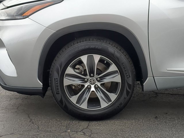 Certified 2022 Toyota Highlander XLE image 7