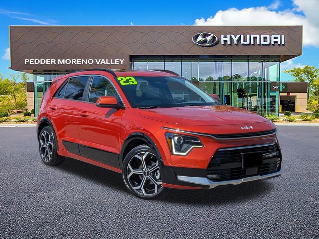 Used 2023 Kia Niro EX Touring image 2