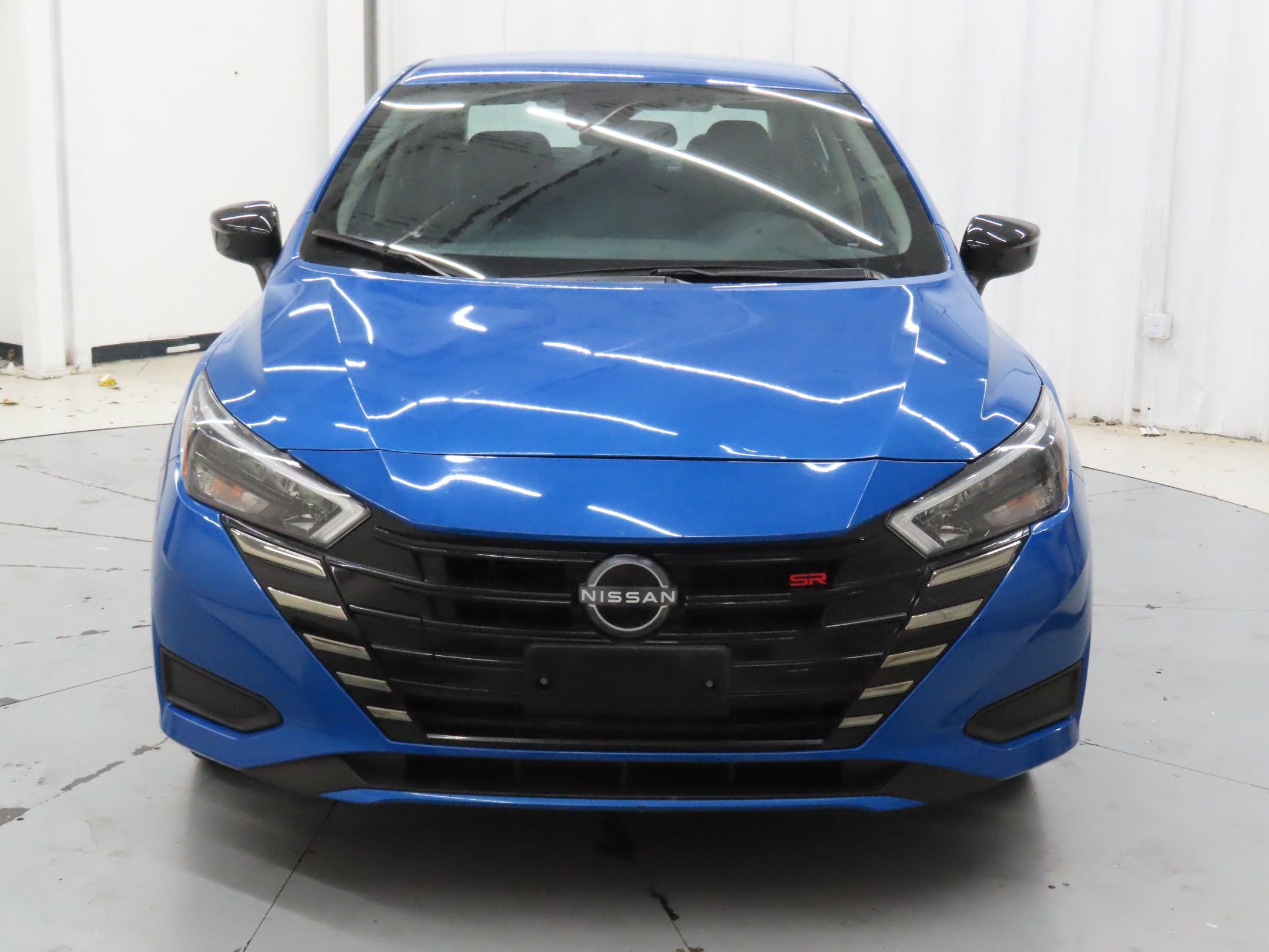 Used 2024 Nissan Versa SR FWD image 9