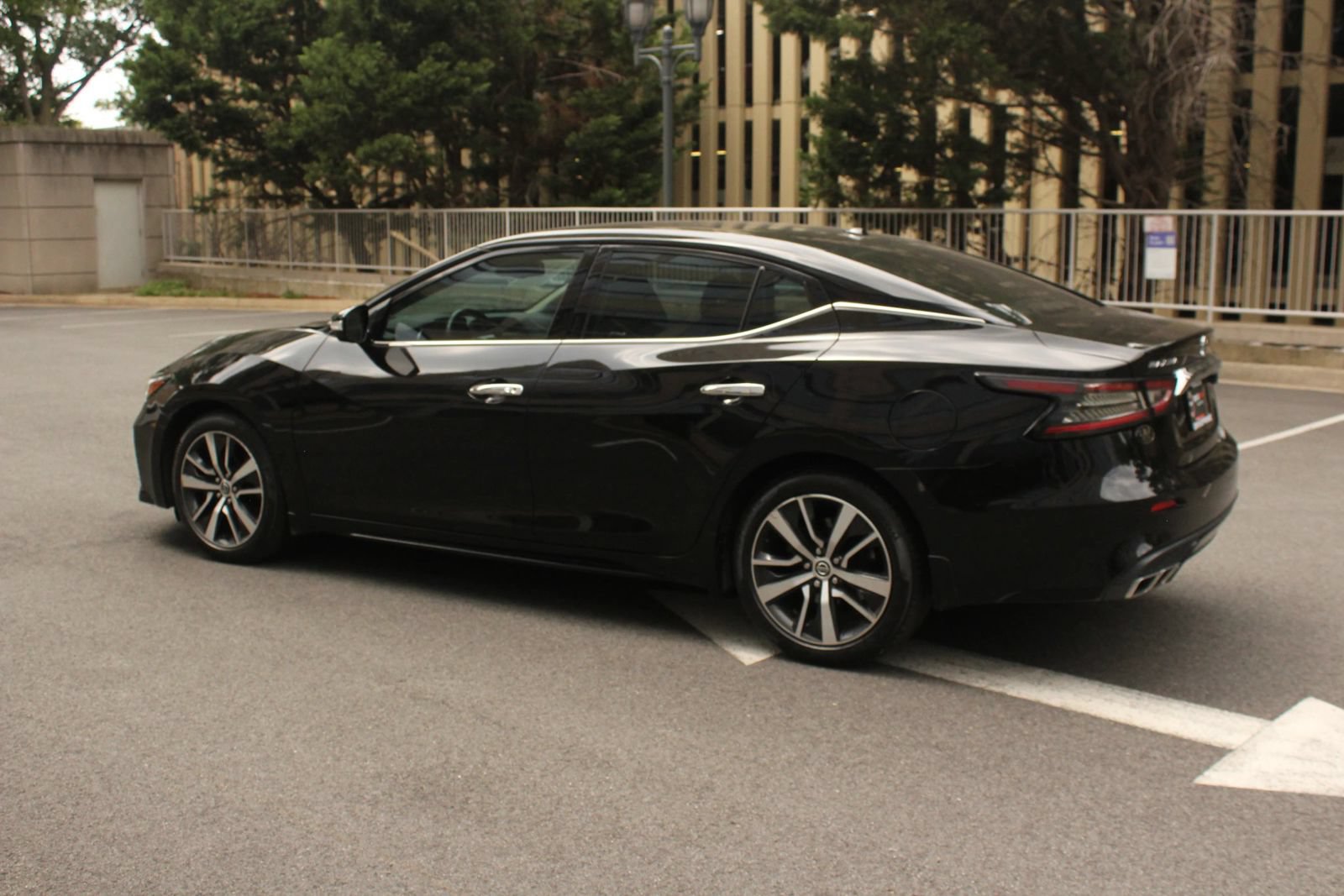Used 2019 Nissan Maxima 3.5 SV w/ Floor Mat Group FWD image 9