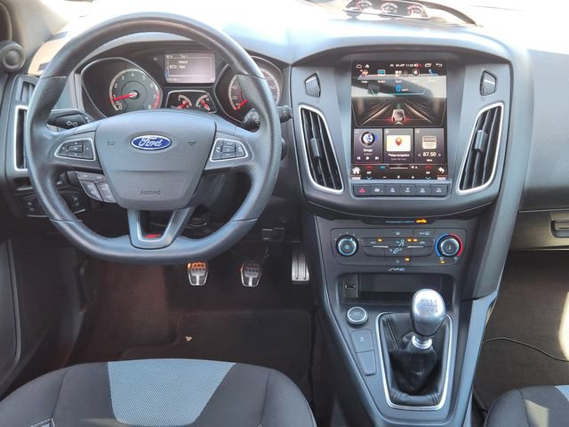 Used 2017 Ford Focus ST FWD image 29