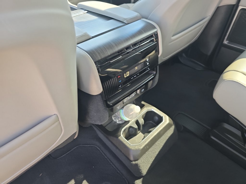 Used 2023 Jeep Wagoneer Series II w/ Flexible Seating Group AWD/4WD image 11