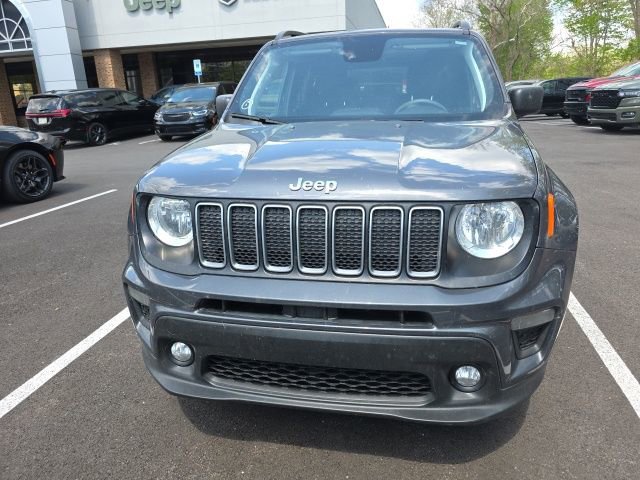 Used 2023 Jeep Renegade Latitude w/ Sun & Fun Group AWD/4WD image 4