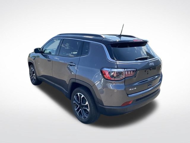 Used 2023 Jeep Compass Limited w/ Sun and Sound Group AWD/4WD image 3