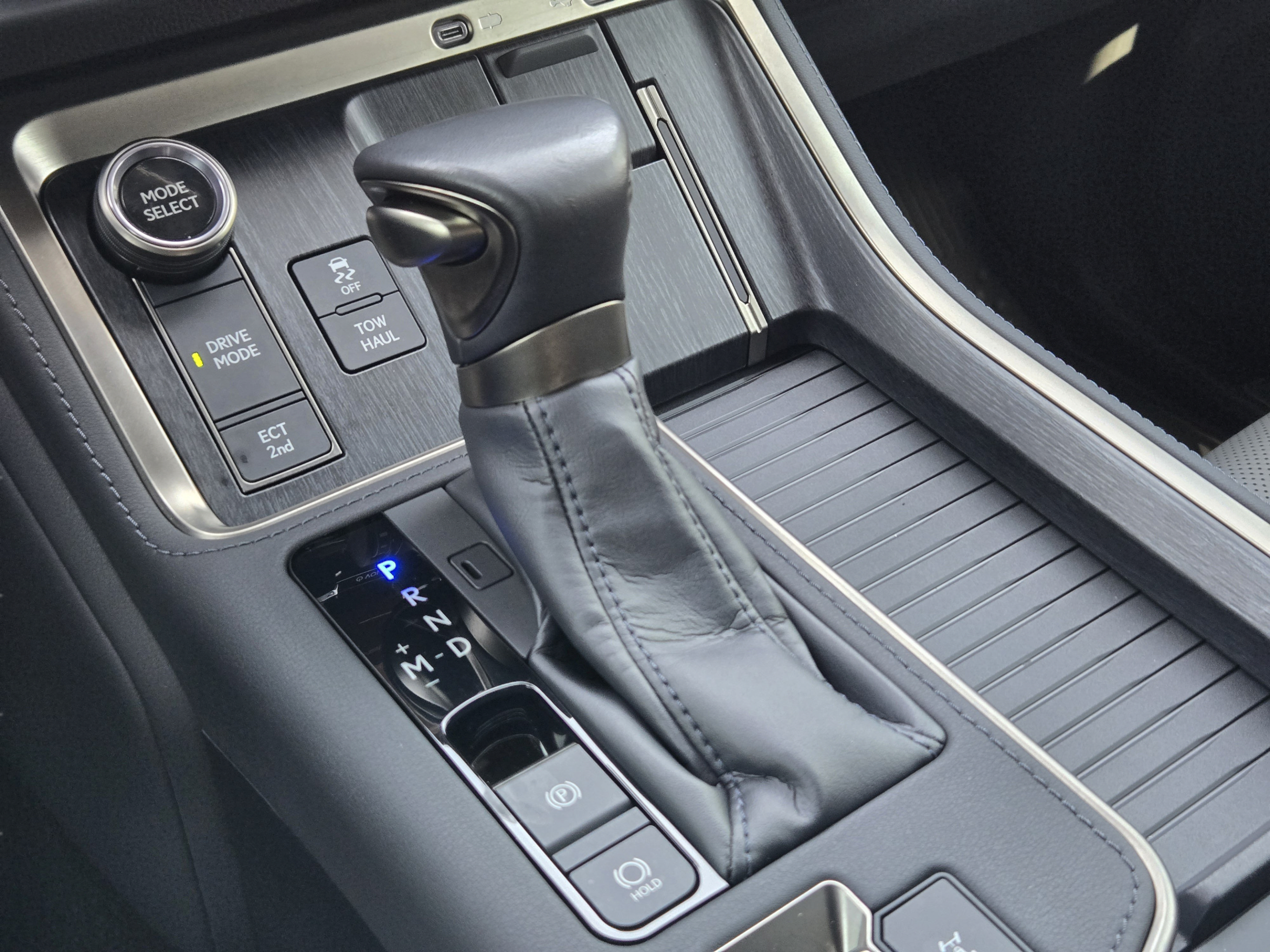 Used 2024 Lexus GX 550 w/ Accessory Package (Z1) AWD/4WD image 18