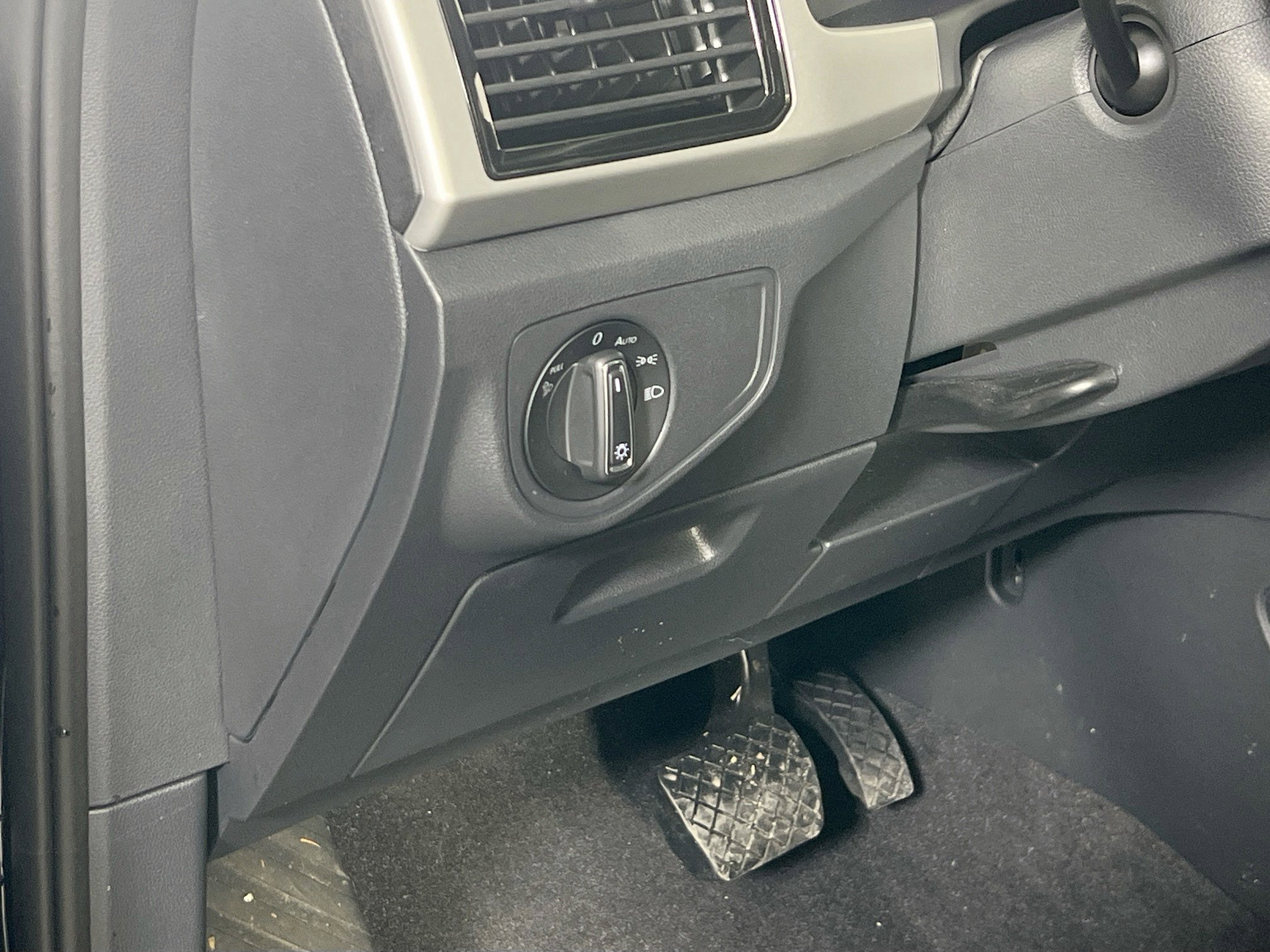 Used 2023 Volkswagen Atlas Cross Sport SE image 10