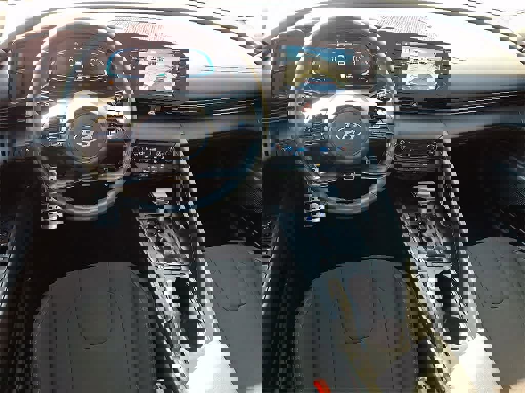 Used 2025 Hyundai Elantra Sport image 11